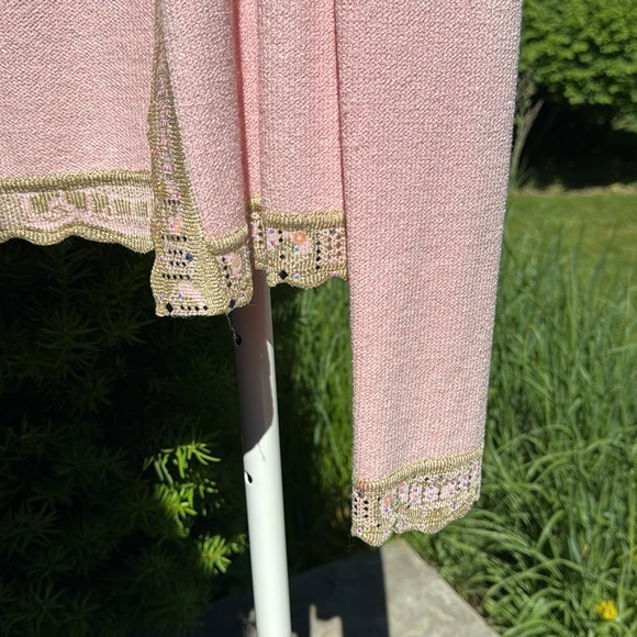 St John evening - 2 piece pink knit with bejewelled accents - Picture 5 of 7